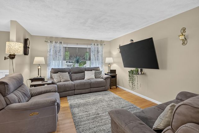 17 Coach Rd, Billerica, MA 01862