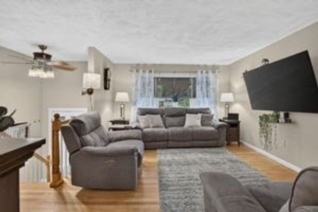 17 Coach Rd, Billerica, MA 01862