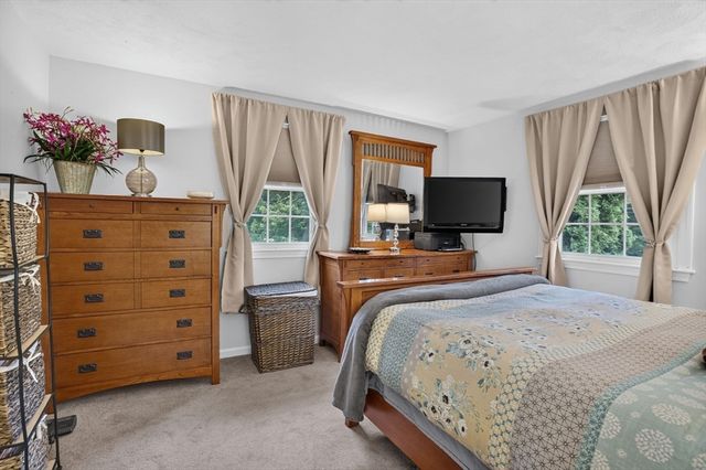 17 Coach Rd, Billerica, MA 01862