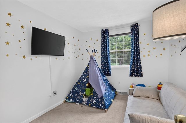 17 Coach Rd, Billerica, MA 01862