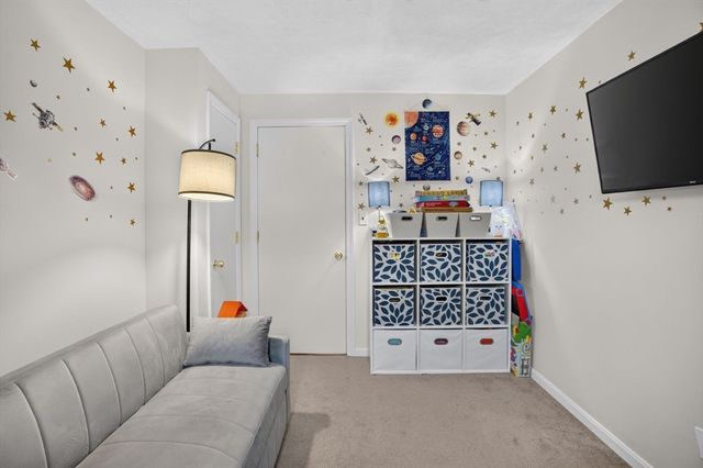 17 Coach Rd, Billerica, MA 01862
