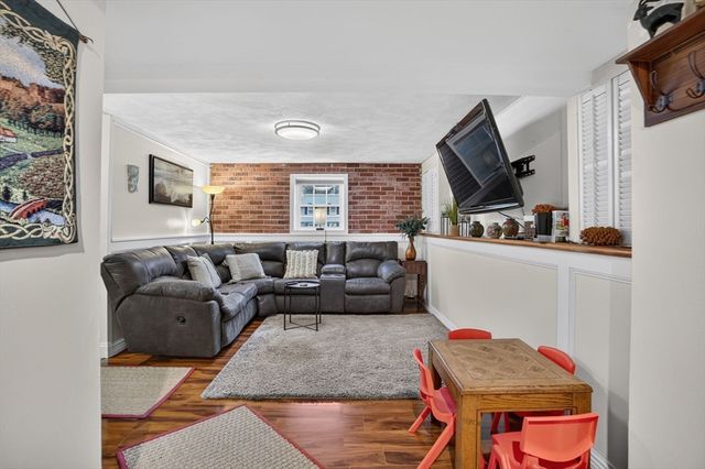 17 Coach Rd, Billerica, MA 01862