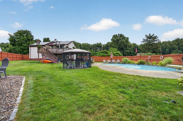 17 Coach Rd, Billerica, MA 01862