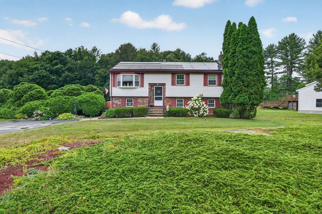 17 Coach Rd, Billerica, MA 01862