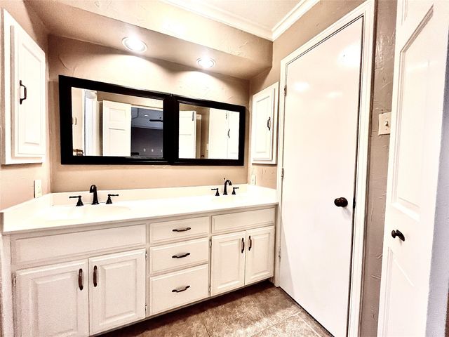 15555 Mosscove Circle, Dallas, TX 75248