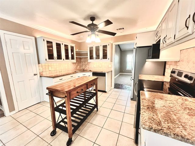 15555 Mosscove Circle, Dallas, TX 75248