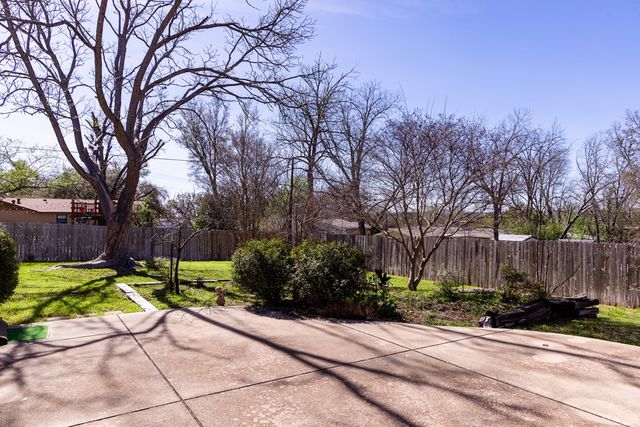 601 Overhill Dr, Kerrville, TX 78028