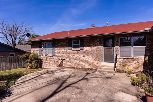 601 Overhill Dr, Kerrville, TX 78028