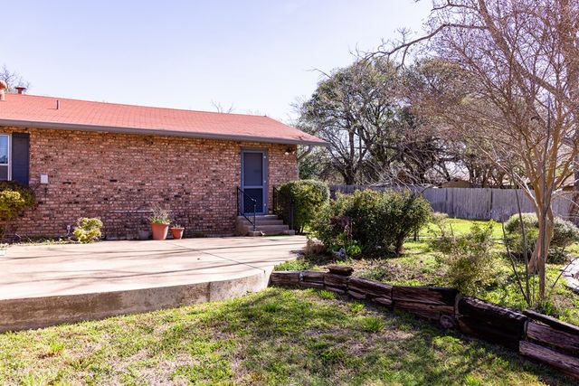 601 Overhill Dr, Kerrville, TX 78028