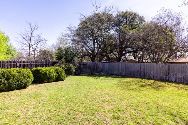601 Overhill Dr, Kerrville, TX 78028