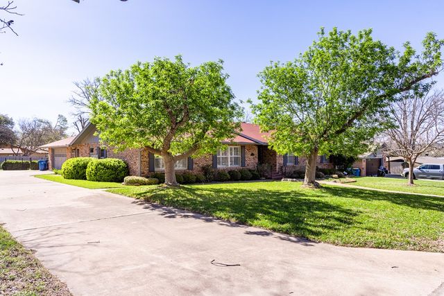 601 Overhill Dr, Kerrville, TX 78028