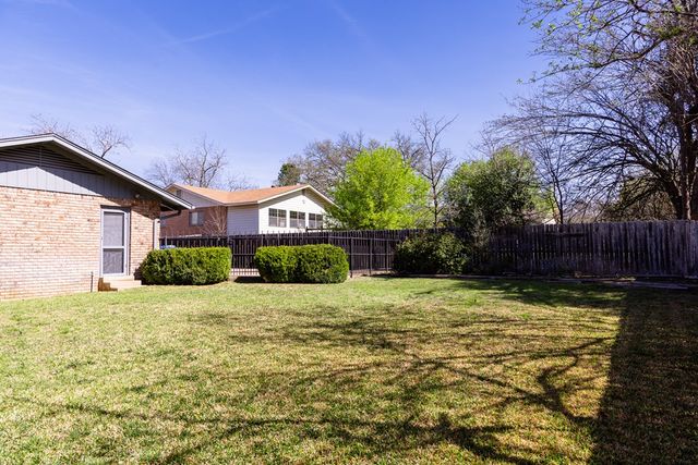 601 Overhill Dr, Kerrville, TX 78028