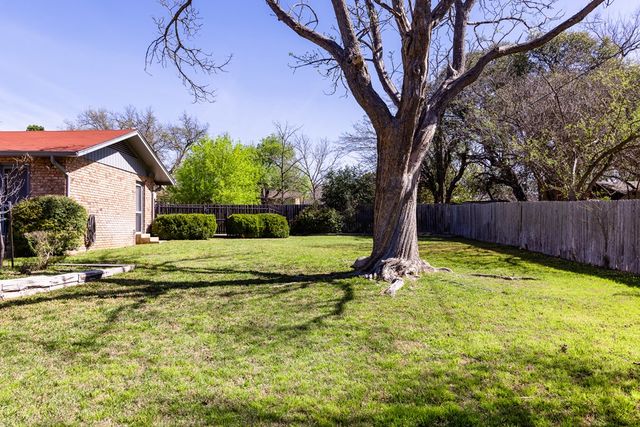 601 Overhill Dr, Kerrville, TX 78028