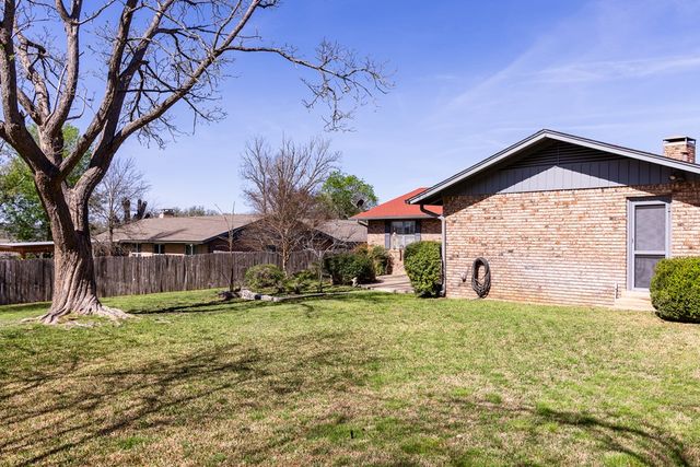 601 Overhill Dr, Kerrville, TX 78028