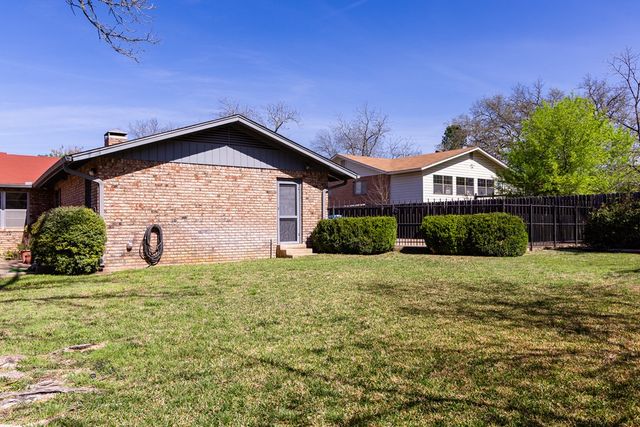 601 Overhill Dr, Kerrville, TX 78028