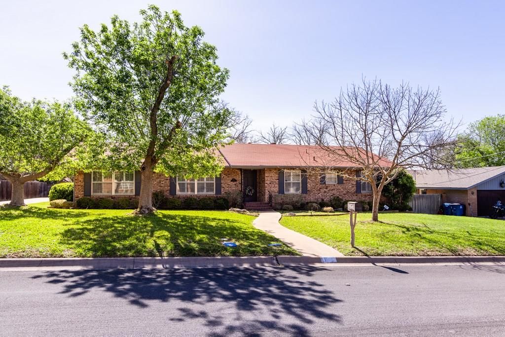 601 Overhill Dr, Kerrville, TX 78028