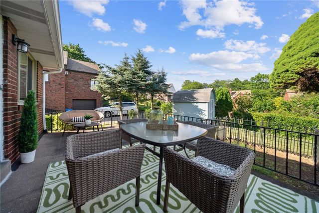 505 Oxford Blvd, Mt Lebanon, PA 15243