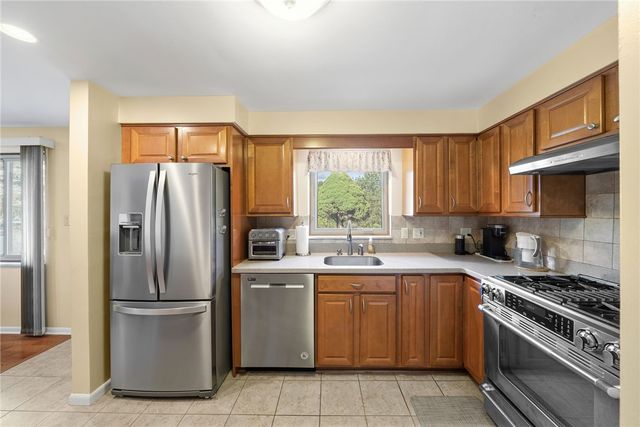 505 Oxford Blvd, Mt Lebanon, PA 15243