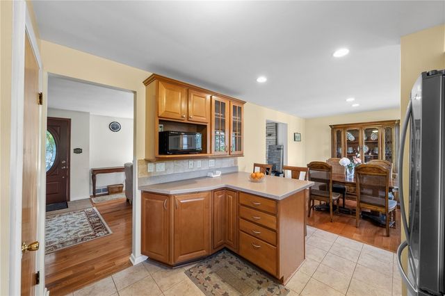 505 Oxford Blvd, Mt Lebanon, PA 15243