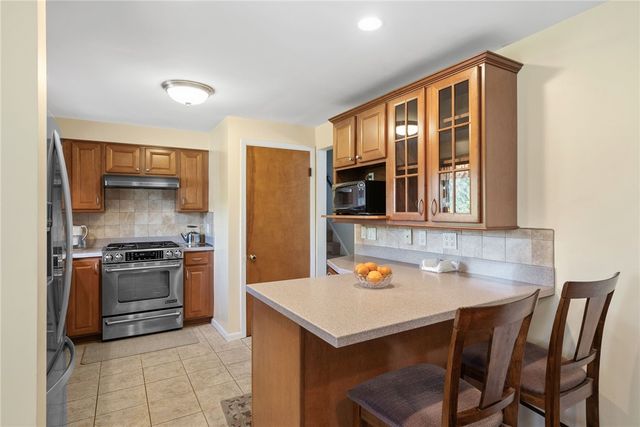 505 Oxford Blvd, Mt Lebanon, PA 15243