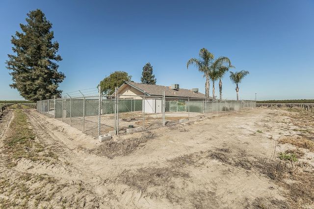 5290 N Bishop Avenue, Fresno, CA 93723