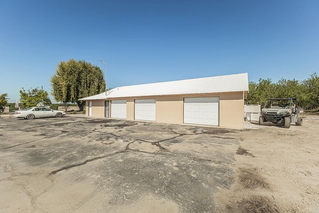 5290 N Bishop Avenue, Fresno, CA 93723