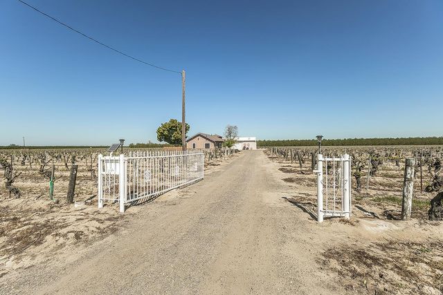 5290 N Bishop Avenue, Fresno, CA 93723