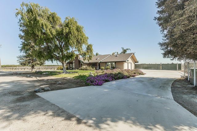5290 N Bishop Avenue, Fresno, CA 93723