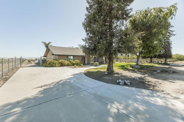 5290 N Bishop Avenue, Fresno, CA 93723