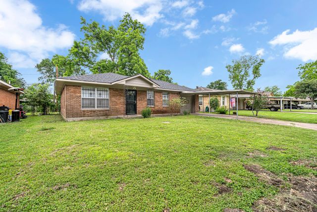 3032 Briarwick Lane, Houston, TX 77093