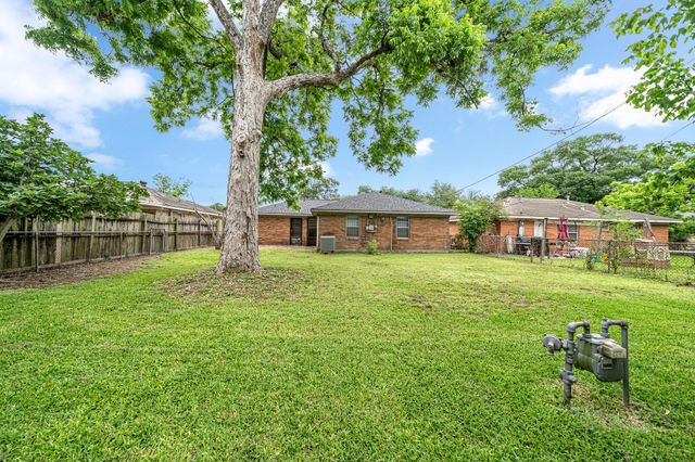 3032 Briarwick Lane, Houston, TX 77093