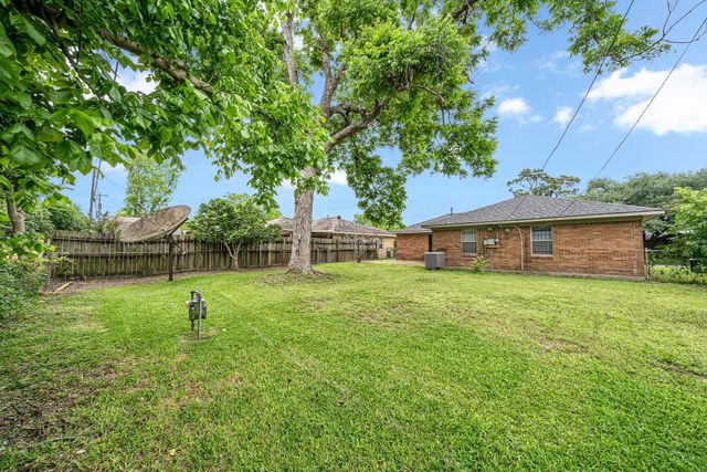 3032 Briarwick Lane, Houston, TX 77093
