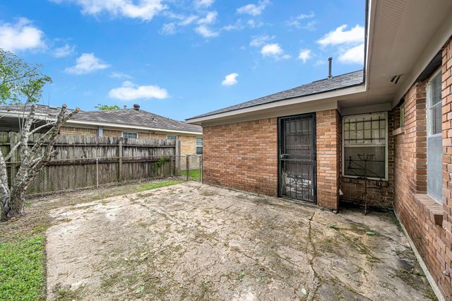 3032 Briarwick Lane, Houston, TX 77093