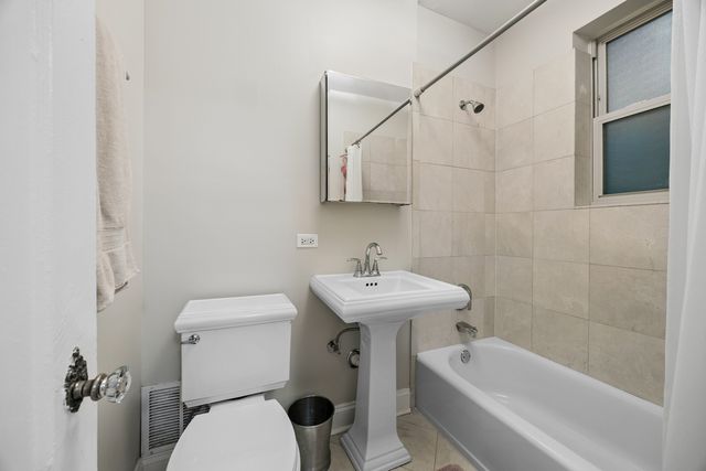 344 S Maple Avenue 2B, Oak Park, IL 60302