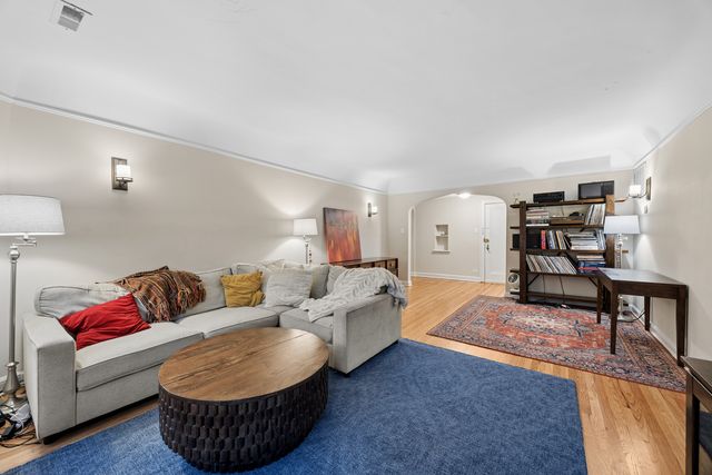 344 S Maple Avenue 2B, Oak Park, IL 60302