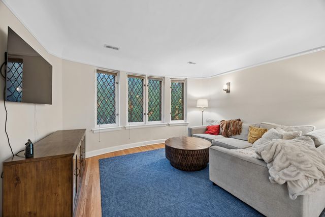 344 S Maple Avenue 2B, Oak Park, IL 60302