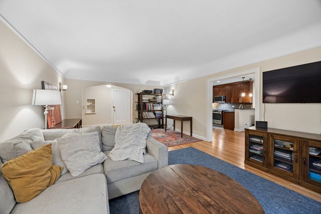 344 S Maple Avenue 2B, Oak Park, IL 60302