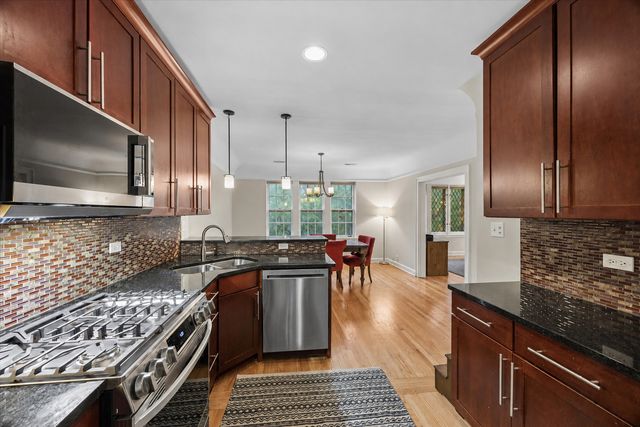 344 S Maple Avenue 2B, Oak Park, IL 60302