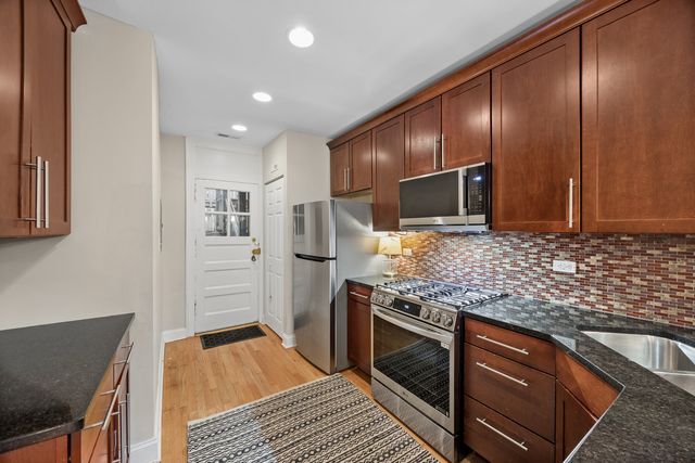 344 S Maple Avenue 2B, Oak Park, IL 60302