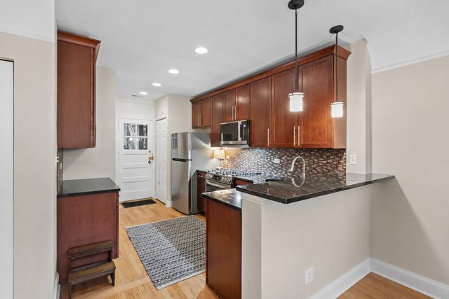 344 S Maple Avenue 2B, Oak Park, IL 60302