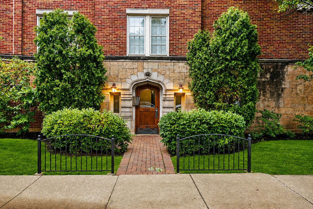 344 S Maple Avenue 2B, Oak Park, IL 60302