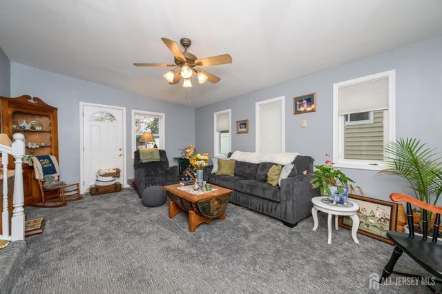 35 Brown Drive, Hamilton, NJ 08690