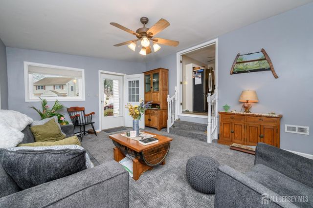 35 Brown Drive, Hamilton, NJ 08690