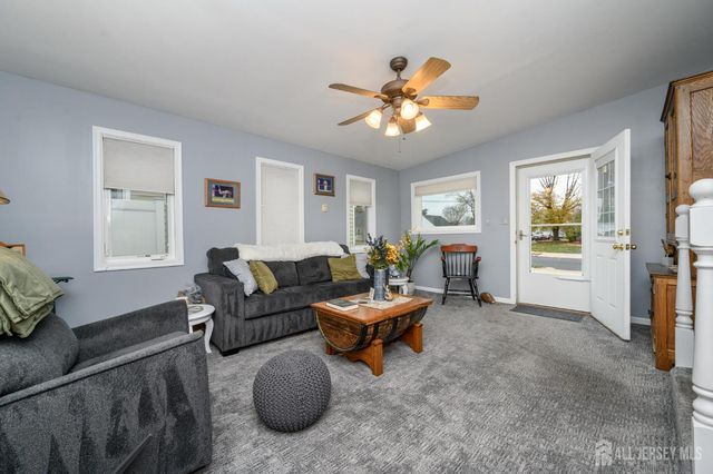 35 Brown Drive, Hamilton, NJ 08690