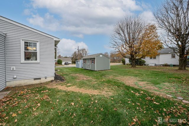 35 Brown Drive, Hamilton, NJ 08690