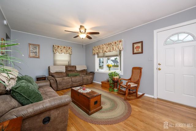 35 Brown Drive, Hamilton, NJ 08690