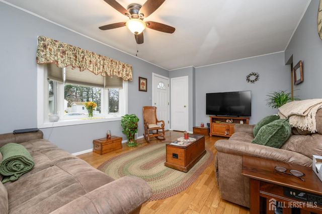 35 Brown Drive, Hamilton, NJ 08690