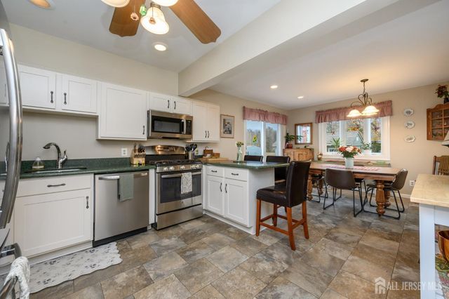 35 Brown Drive, Hamilton, NJ 08690