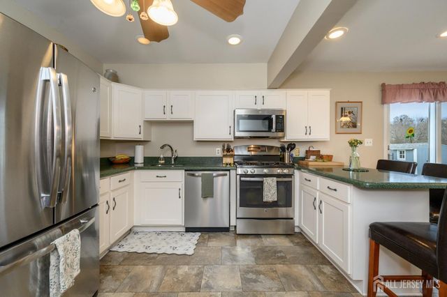 35 Brown Drive, Hamilton, NJ 08690