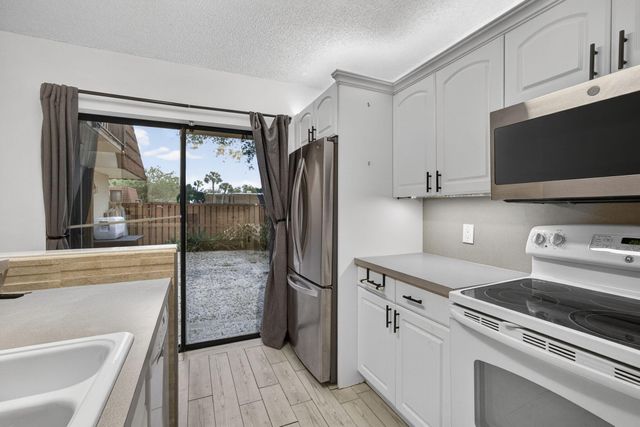 168 Heritage Way, West Palm Beach, FL 33407